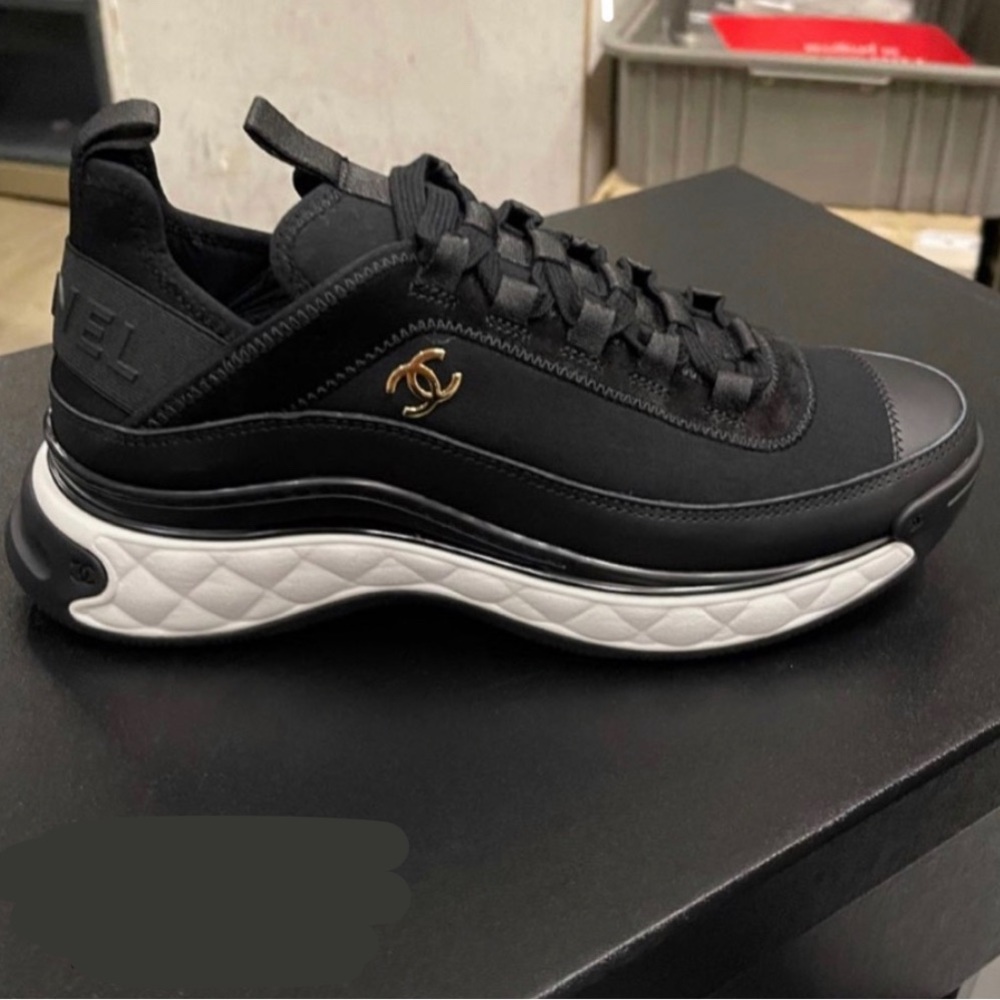 Chanel sneakers size 40 Fabric & Calfskin
White & Black